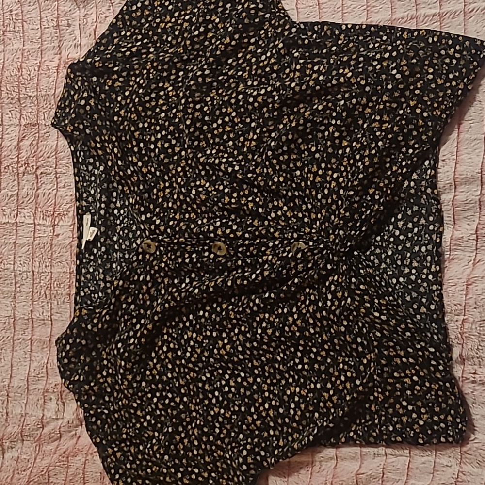 AVAILABLE WITH BUNDLE ONLY! Floral button shirt